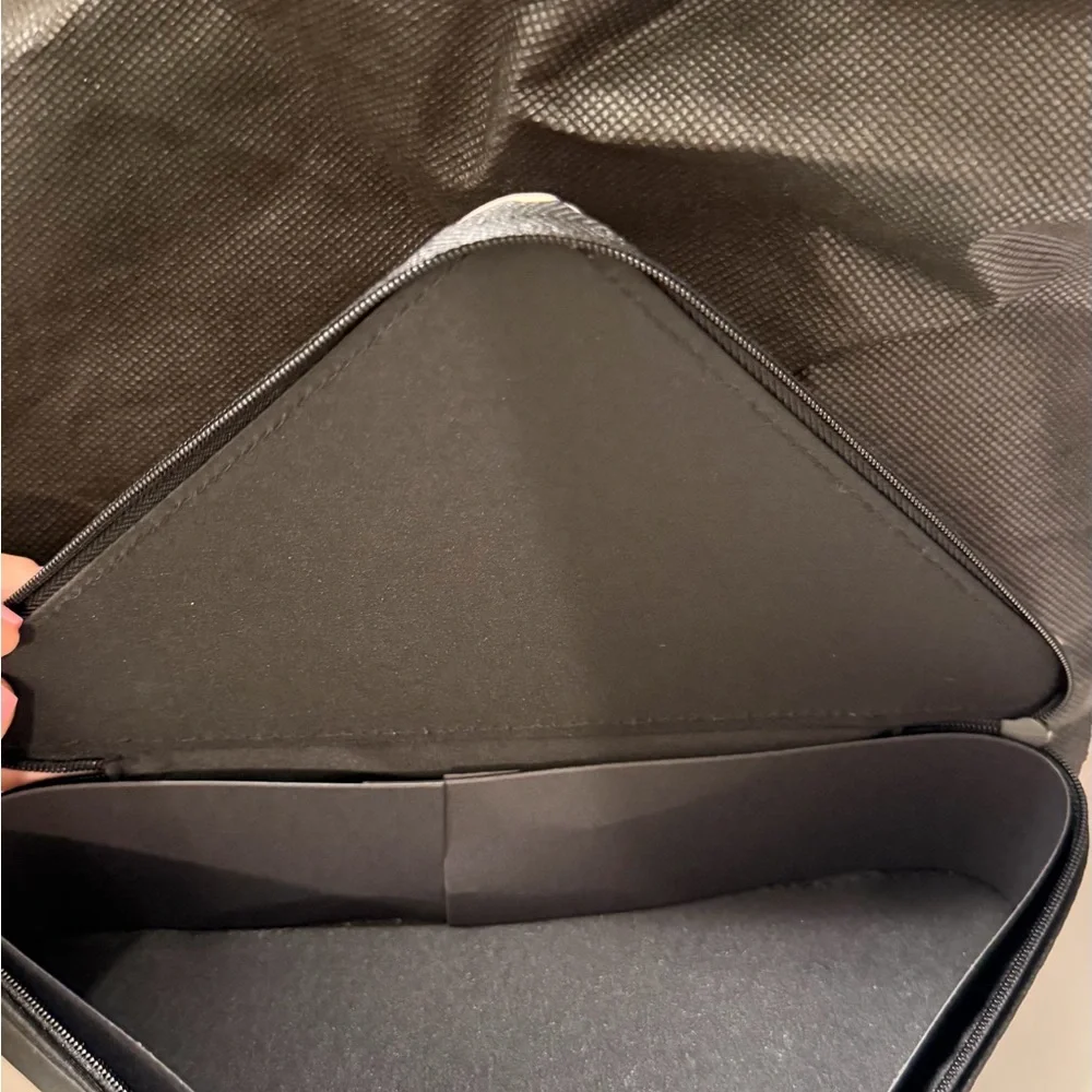 Prada Beauty Pink Triangle Cosmetic Case with Black Trim - Picture 2 of 4